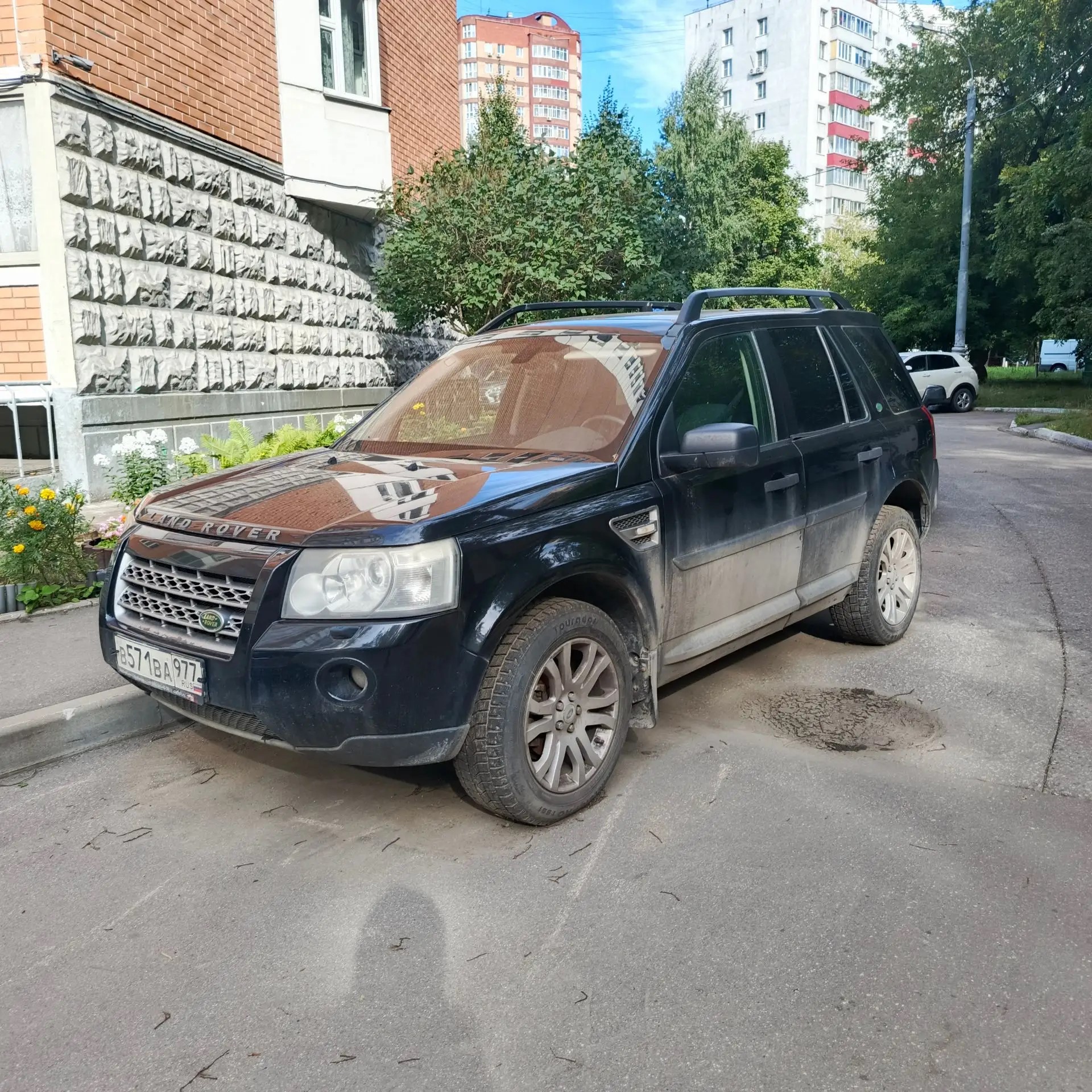 Автомобиль марки LAND-ROVER модель Freelander 2010 г.в. VIN-номер SALFA2BB1AH201158