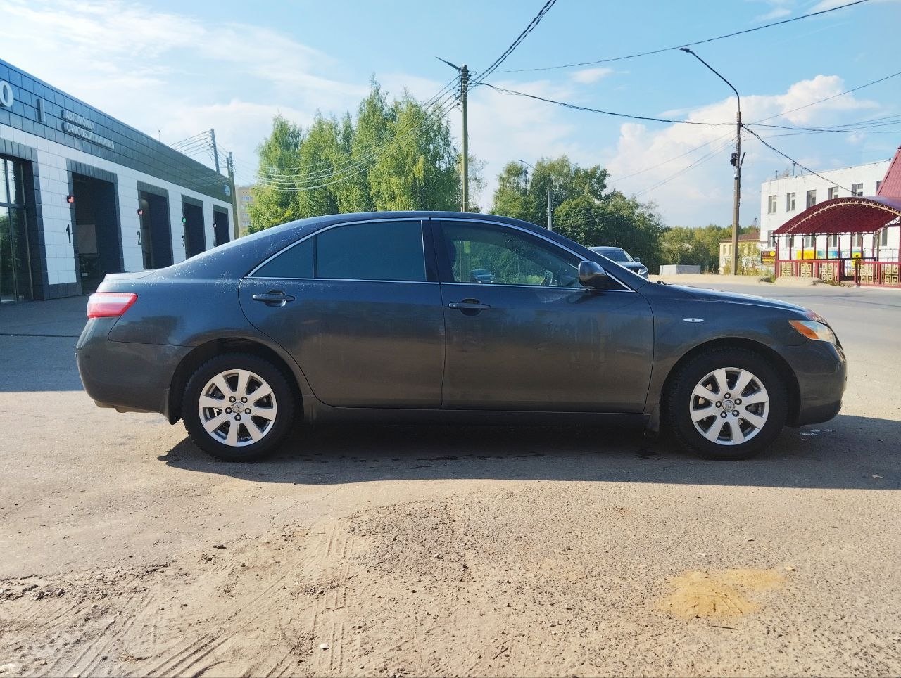 Автомобиль марки TOYOTA, модель: Camry, 2006 г.в., VIN: JTNBK40K403001674. Имущество находится в залоге у ПАО "Совкомбанк".