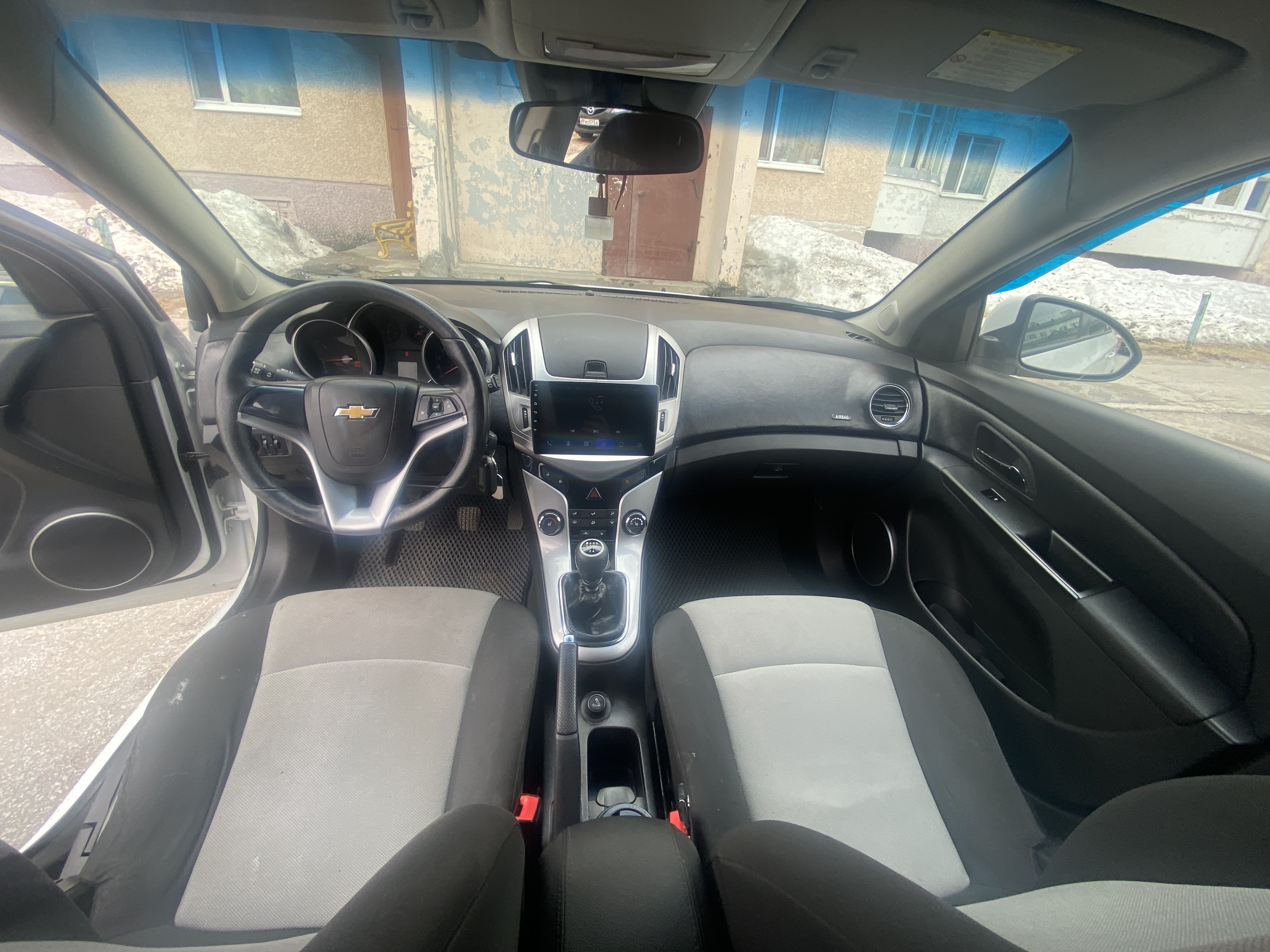 Автомобиль марки CHEVROLET модель Cruze 2013 г.в. VIN-номер XUFJF686JD3022120 Имущество находится в залоге ПАО "Совкомбанк"
