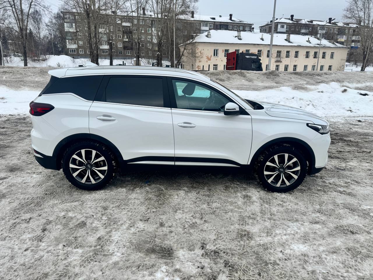 Автомобиль марки XCITE, модель X-CROSS 7, 2024 года выпуска, с номером VIN ECET32000R0005036. Находится в залоге у ПАО "Совкомбанк".