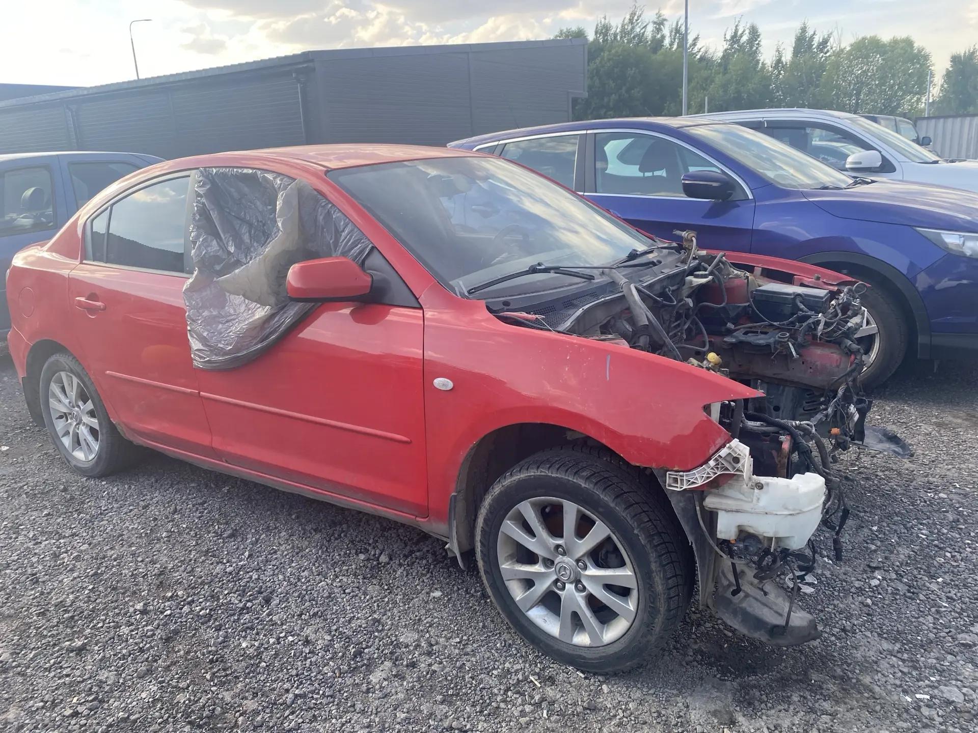 Автомобиль марки MAZDA, модель 3, год выпуска 2006, VIN JMZBK12Z571519240 Предмет залога ПАО «СОВКОМБАНК».