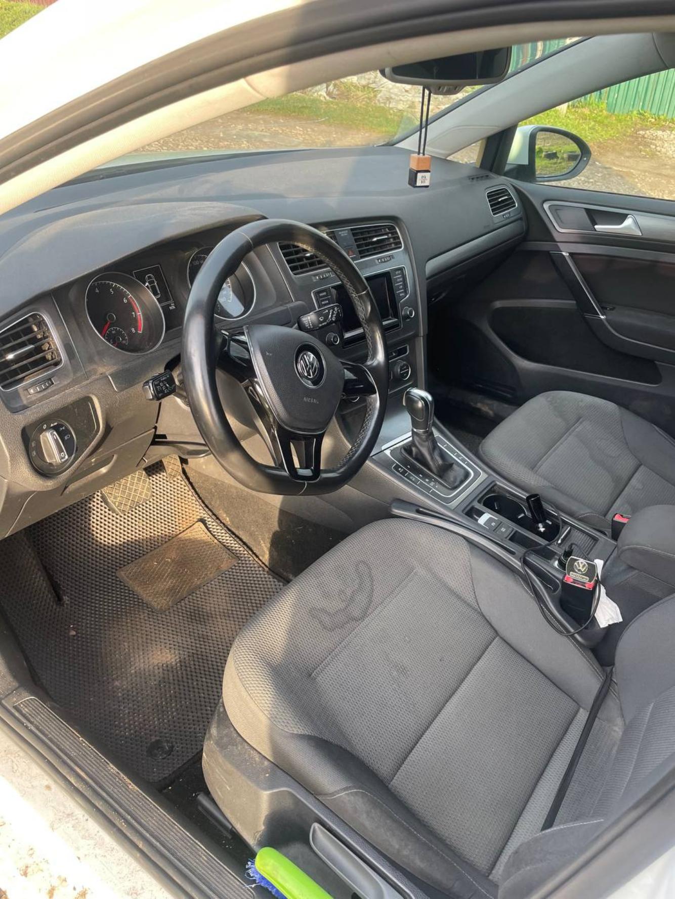 Автомобиль марки VOLKSWAGEN модель Golf 2013 г.в. VIN-номер WVWZZZAUZEW049565