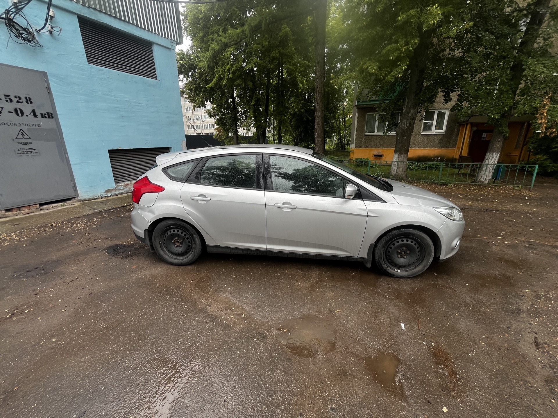 Автомобиль марки FORD модель FOCUS 2013 г.в. VIN-номер X9FKXXEEBKDM01893