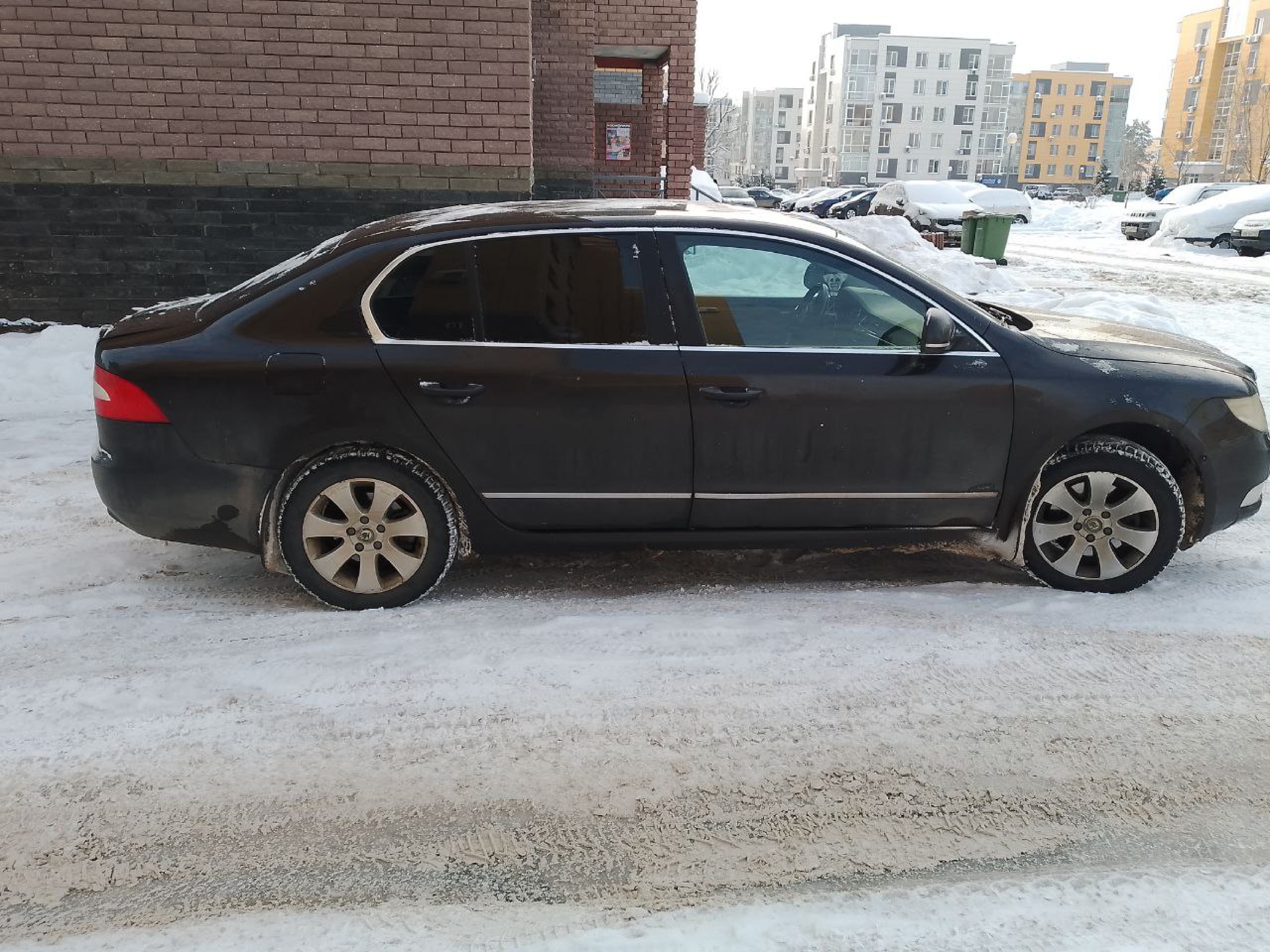 SKODA Superb, год выпуска: 2012 г., идентификационный номер (VIN): TMBAB63T0D9020693.