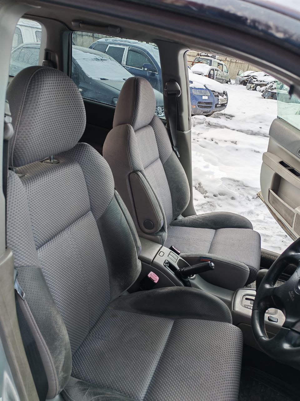 Автомобиль марки SUBARU модель Forester 2002 г.в. номер кузова SG5018626, VIN отсутствует, номер двигателя EJ20-B634208, цвет кузова светло-серый, мощность двигателя 137 (100.8), рабочий объем двигателя 1194.