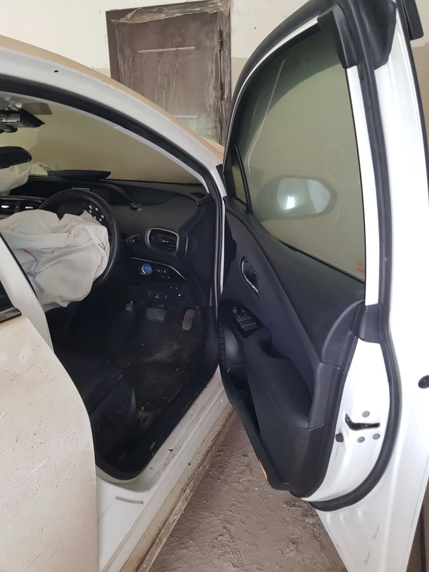 Автомобиль марки TOYOTA модель PRIUS 2019 г.в. номер кузова ZVW55-8070082