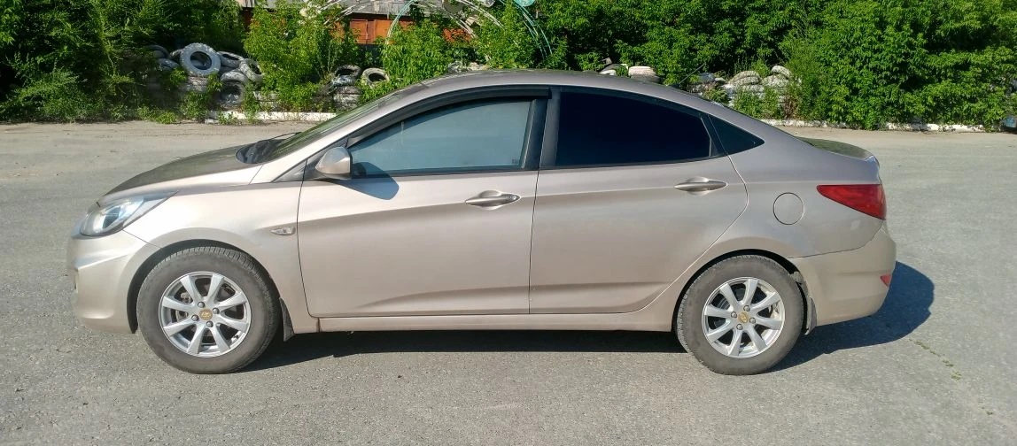 Легковой автомобиль марки: HYUNDAI, модель: SOLARIS, год выпуска: 2011 г., идентификационный номер (VIN): Z94CT41CABR009771