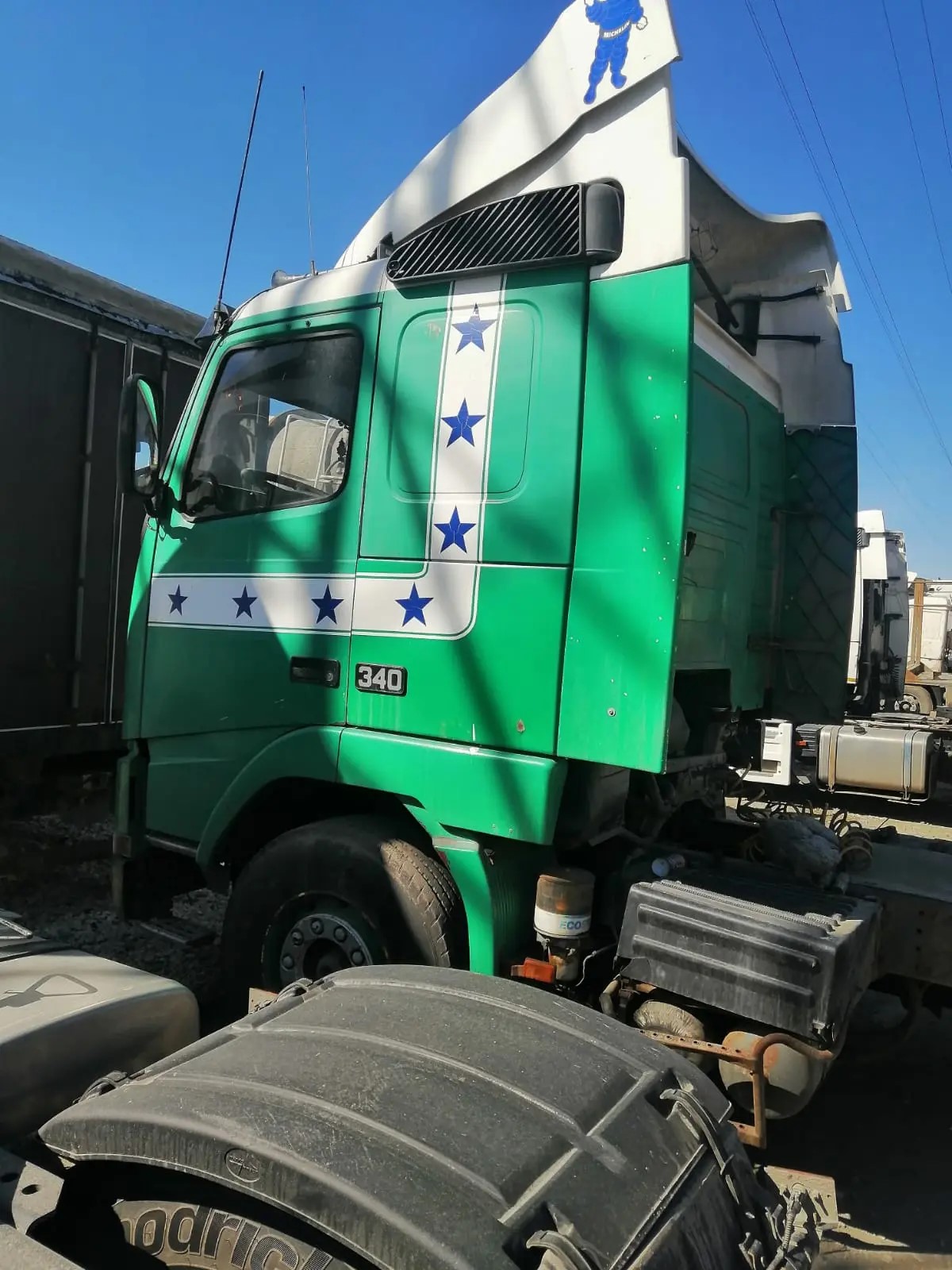 Грузовой автомобиль, марка: VOLVO-FH12, модель: Сидельный тягач грузовой, год изготовления: 1996, VIN: YV2A4B1A5TB164546, ПТС: 59МН 487752, тип двигателя: дизельный, мощность двигателя, л. с. (кВт): 249,3/340, рабочий объем двигателя, куб. см: 12130, разрешенная максимальная масса 18000 кг, масса без нагрузки 7685 кг