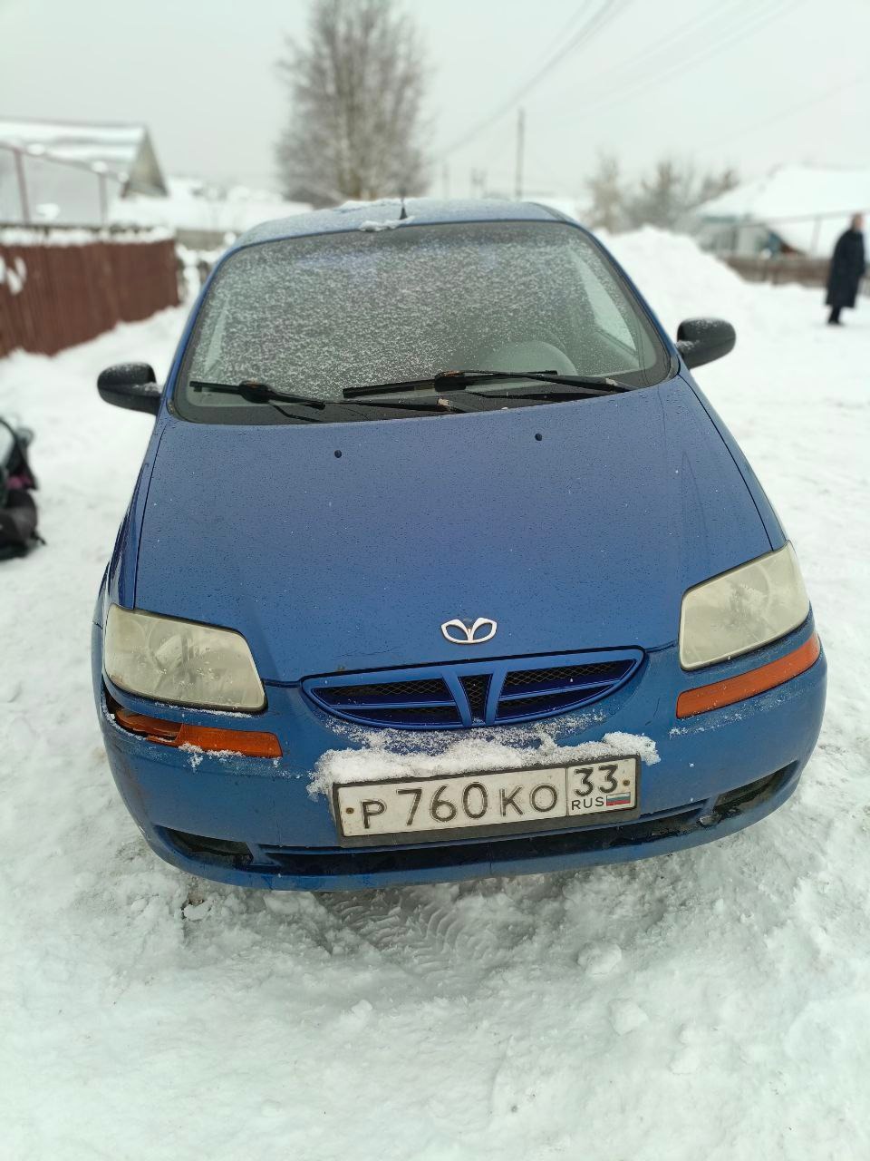 Автомобиль марки DAEWOO модель KALOS 2004 г.в. VIN-номер KLASF69A14B142496. В залоге у ПАО «Совкомбанк».