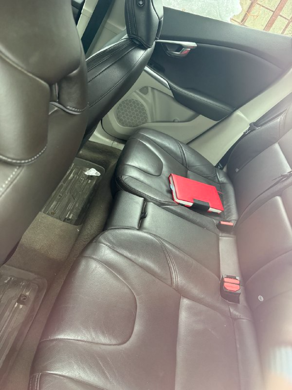 Автомобиль марки VOLVO модели V40 CroSS Country, 2013 года выпуска, VIN-номер YV1MZ6356D2002955