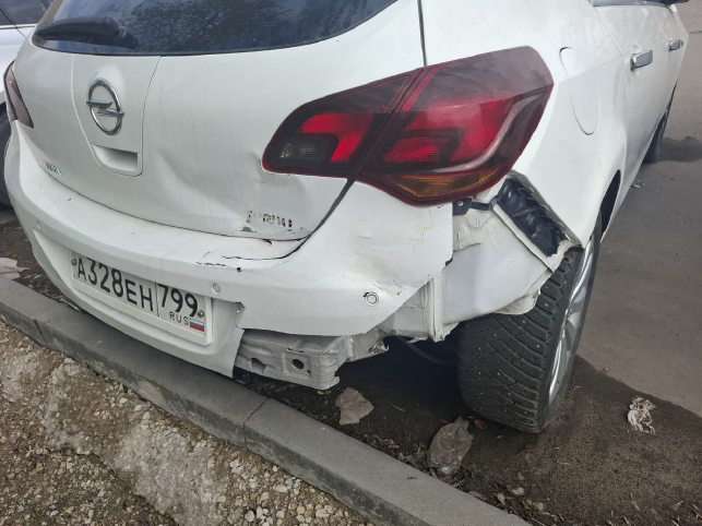 Легковой автомобиль марки: OPEL, модель: ASTRA, год выпуска: 2011 г., кузов №: XUFPE6DC5B3028487, идентификационный номер (VIN): XUFPE6DC5B3028487