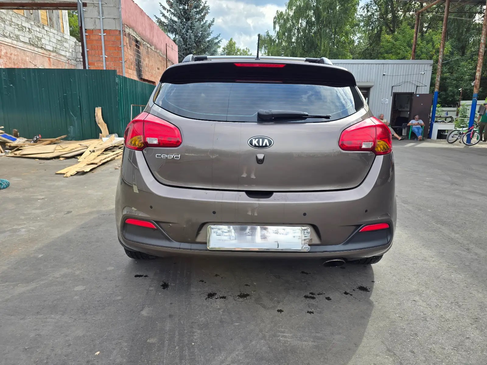 Автомобиль марки KIA модель Ceed 2014 г.в. VIN-номер XWEHN512BE0024013. Имущество находится в залоге у ПАО "Совкомбанк".