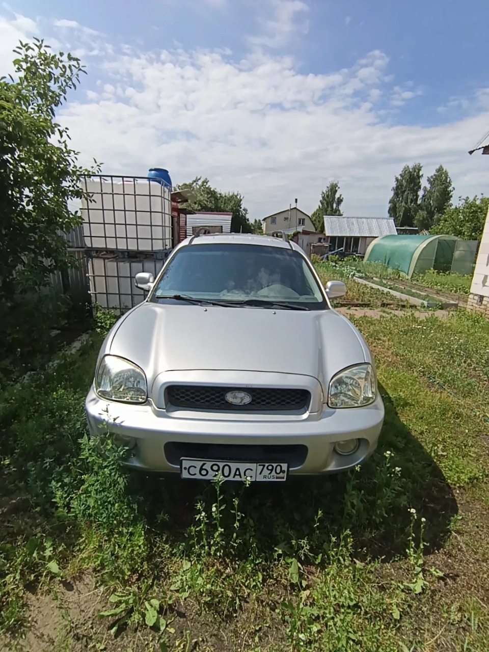 Легковой автомобиль, марка: HYUNDAI модель: Santa-Fe, год выпуска: 2004 г., идентификационный номер (VIN): KM8SC73D94U787919. В залоге у ПАО «Совкомбанк».