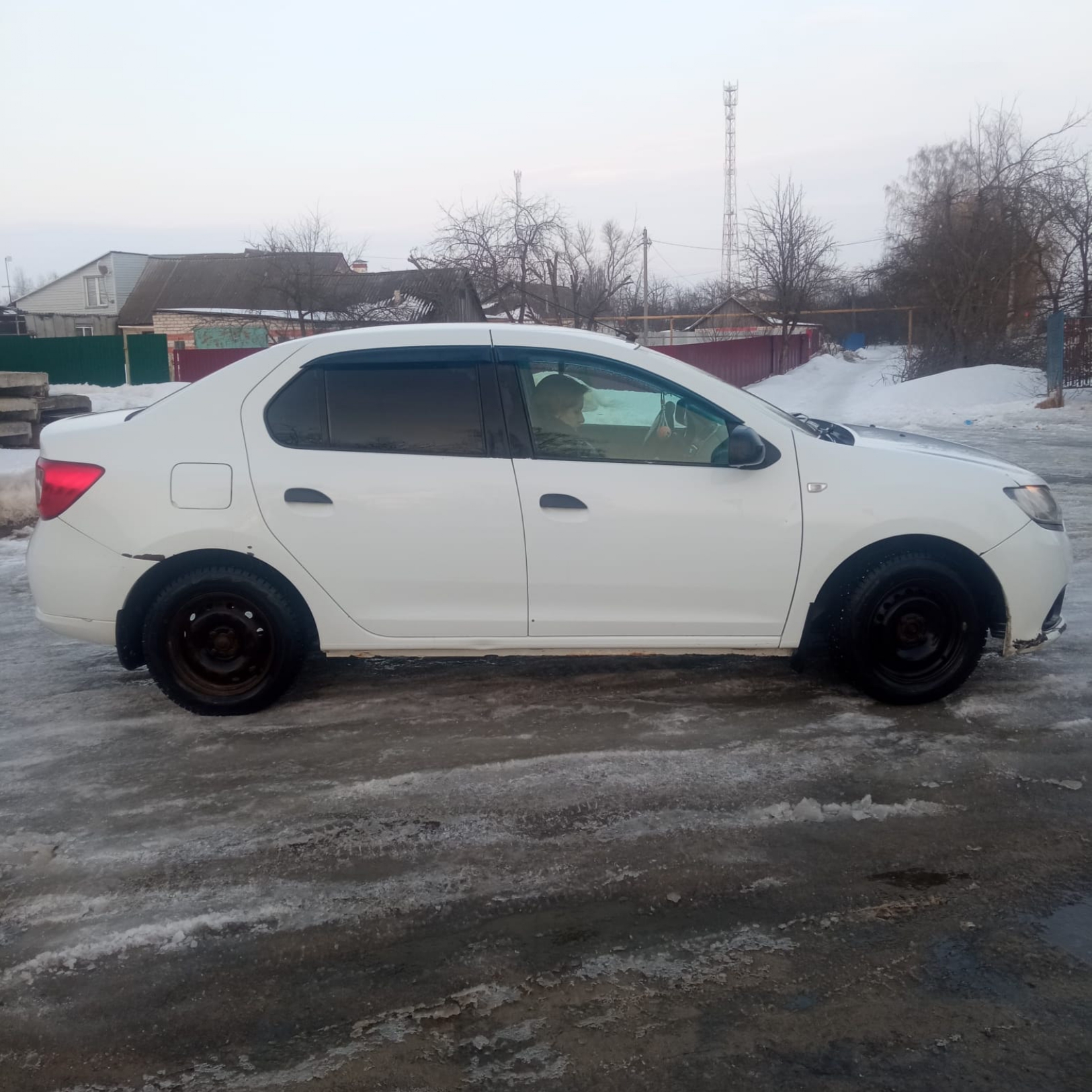 Автомобиль легковой, марка: RENAULT, модель: LOGAN, VIN: X7L4SRAT452235634, год изготовления: 2015