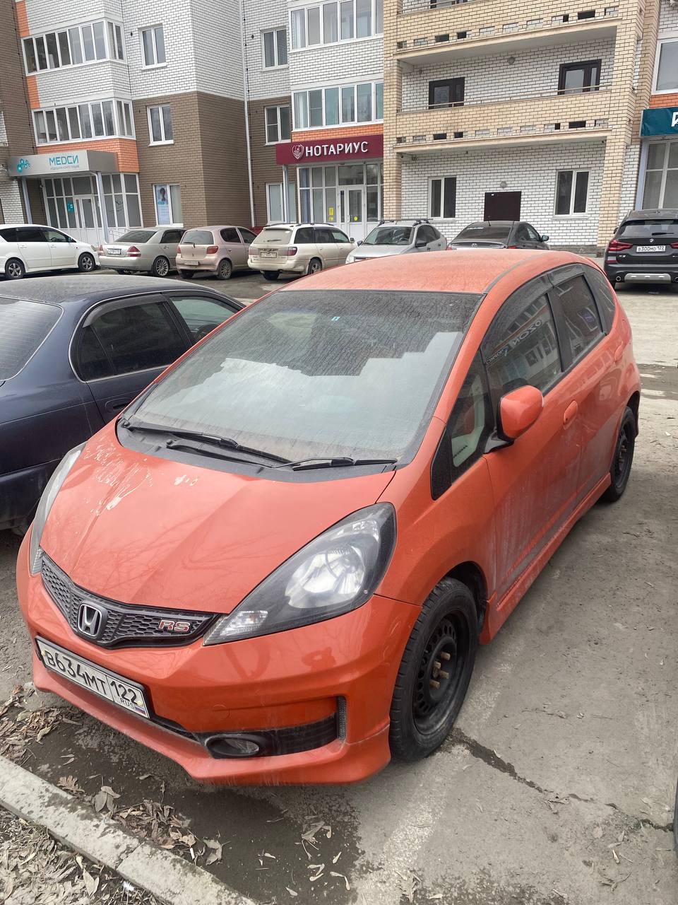 Автомобиль марки HONDA модель FIT. Год выпуска: 2010. Номер кузова GE81507588. (является предметом залога).
