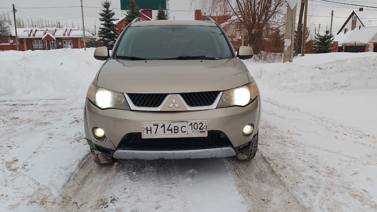 Автомобиль марки MITSUBISHI модель Outlander 2008 г.в. VIN-номер JMBXLCW6W8Z001348