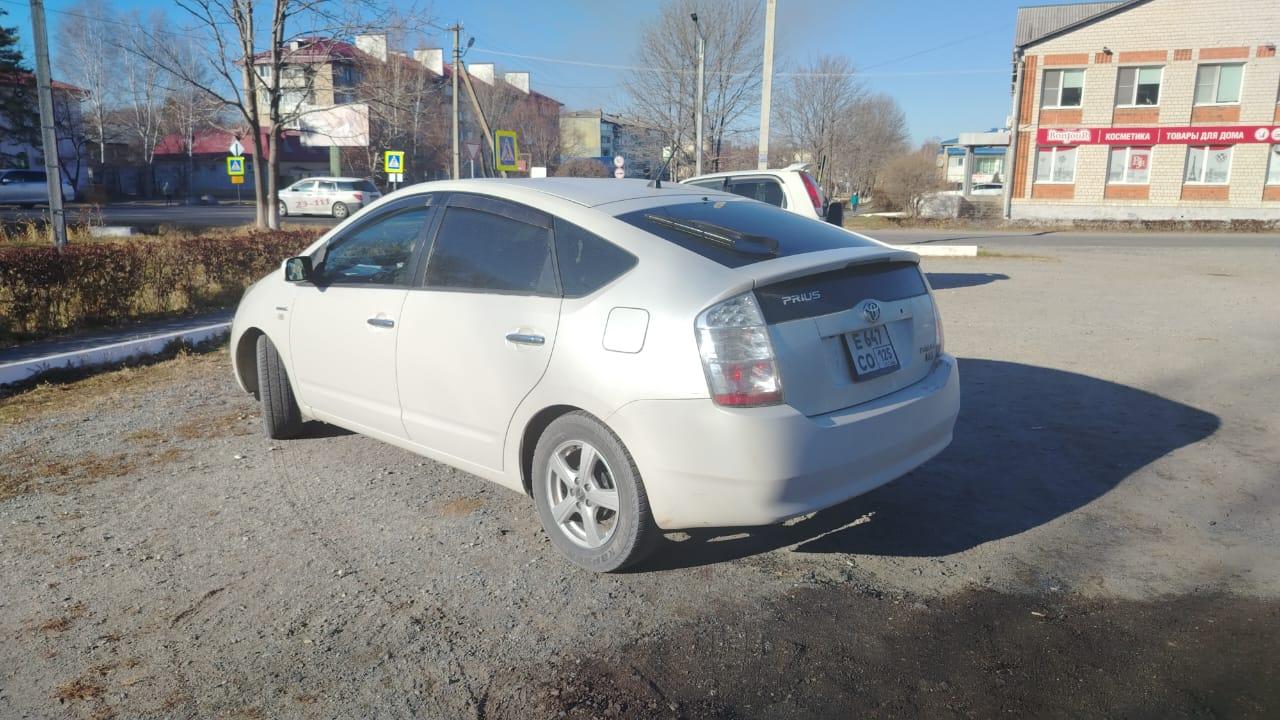 Легковой автомобиль марки: TOYOTA модель PRIUS HYBRID 2008 г.в. номер кузова NHW203407273, являющийся предметом залога у ПАО Совкомбанк