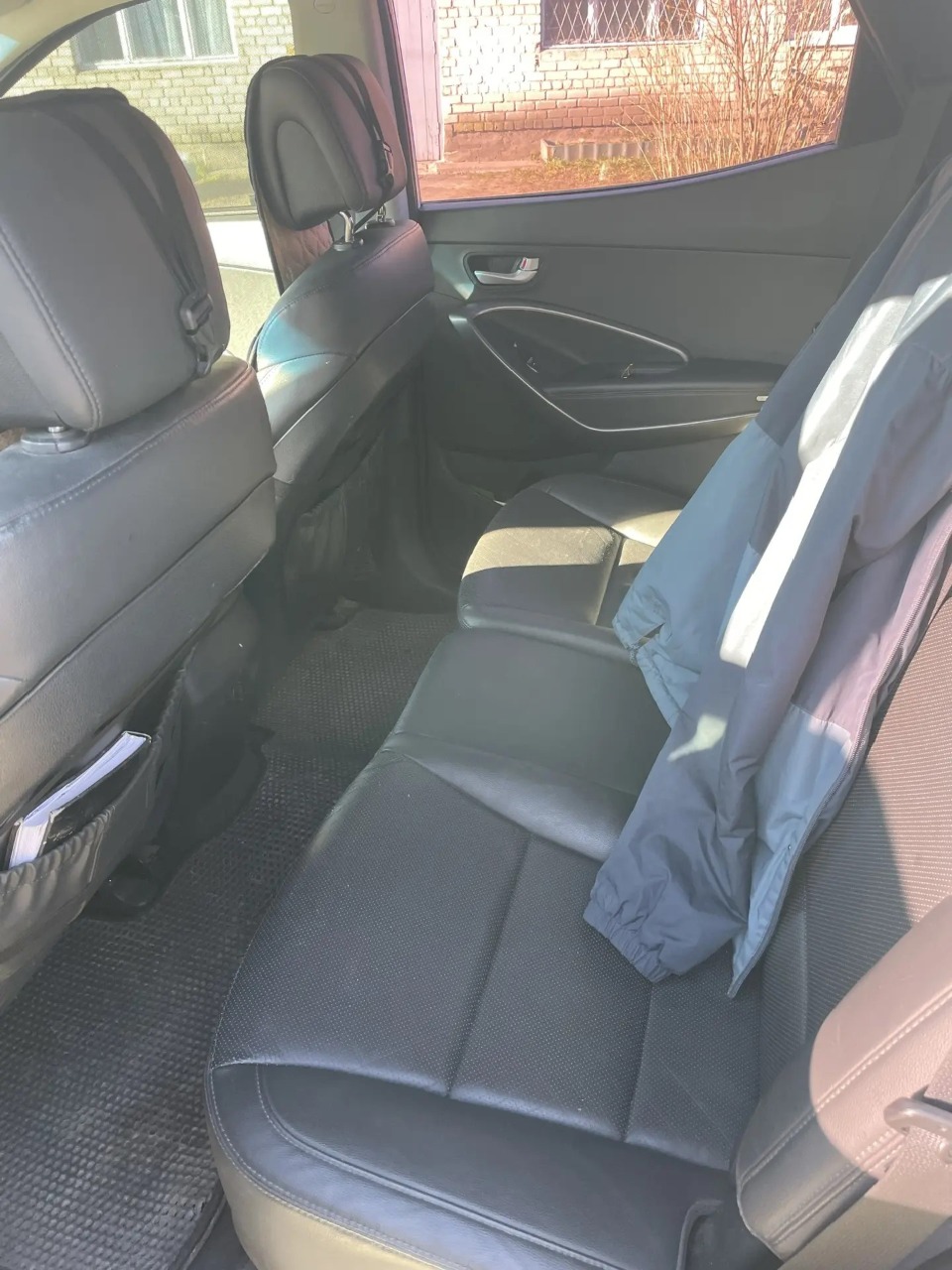 Автомобиль марки HYUNDAI модель Santa Fe 2017 г.в. VIN-номер KMHSW81UDJU815613