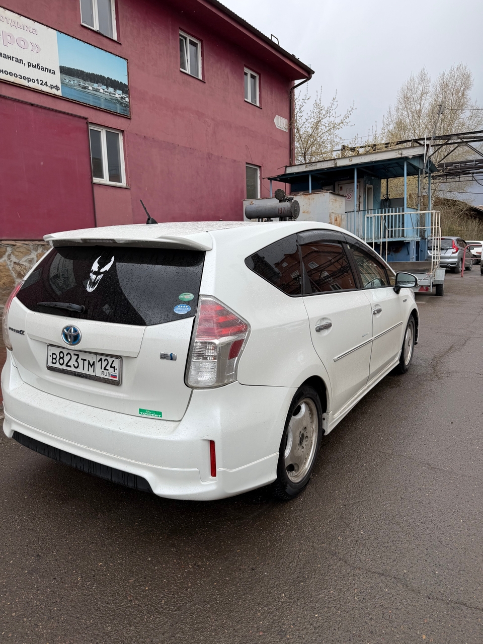 Автомобиль марки TOYOTA модель Prius 2015 г.в. номер кузова ZVW41-3387456