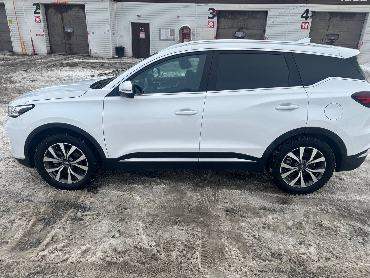 Автомобиль марки XCITE, модель X-CROSS 7, 2024 года выпуска, с номером VIN ECET32000R0005036. Находится в залоге у ПАО "Совкомбанк".