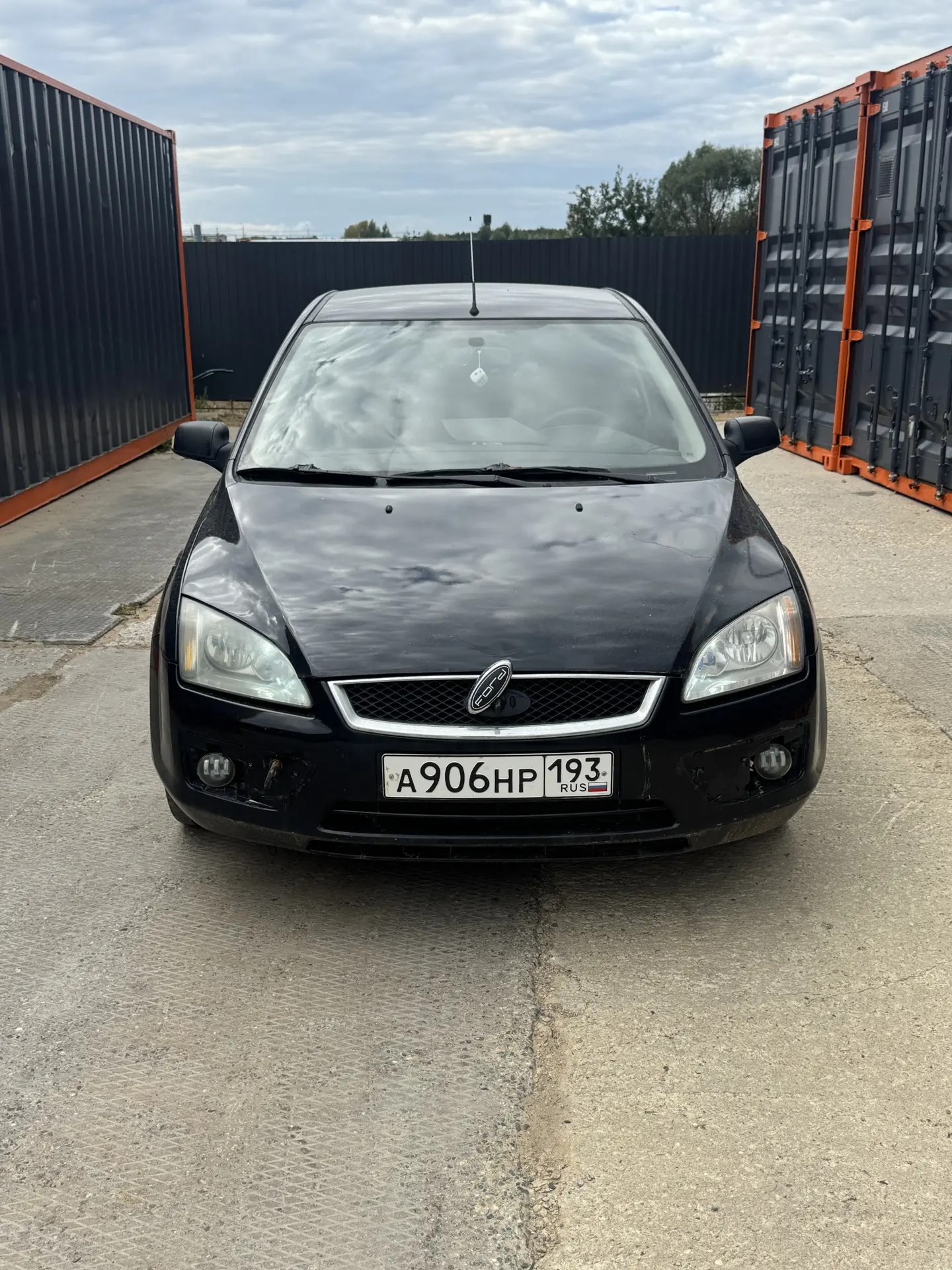 Автомобиль марки FORD