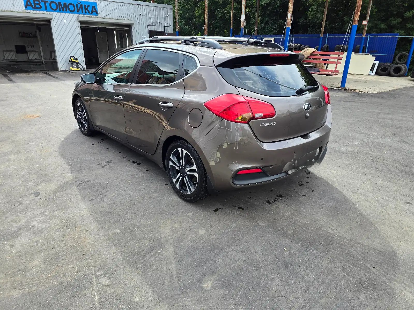 Автомобиль марки KIA модель Ceed 2014 г.в. VIN-номер XWEHN512BE0024013. Имущество находится в залоге у ПАО "Совкомбанк".