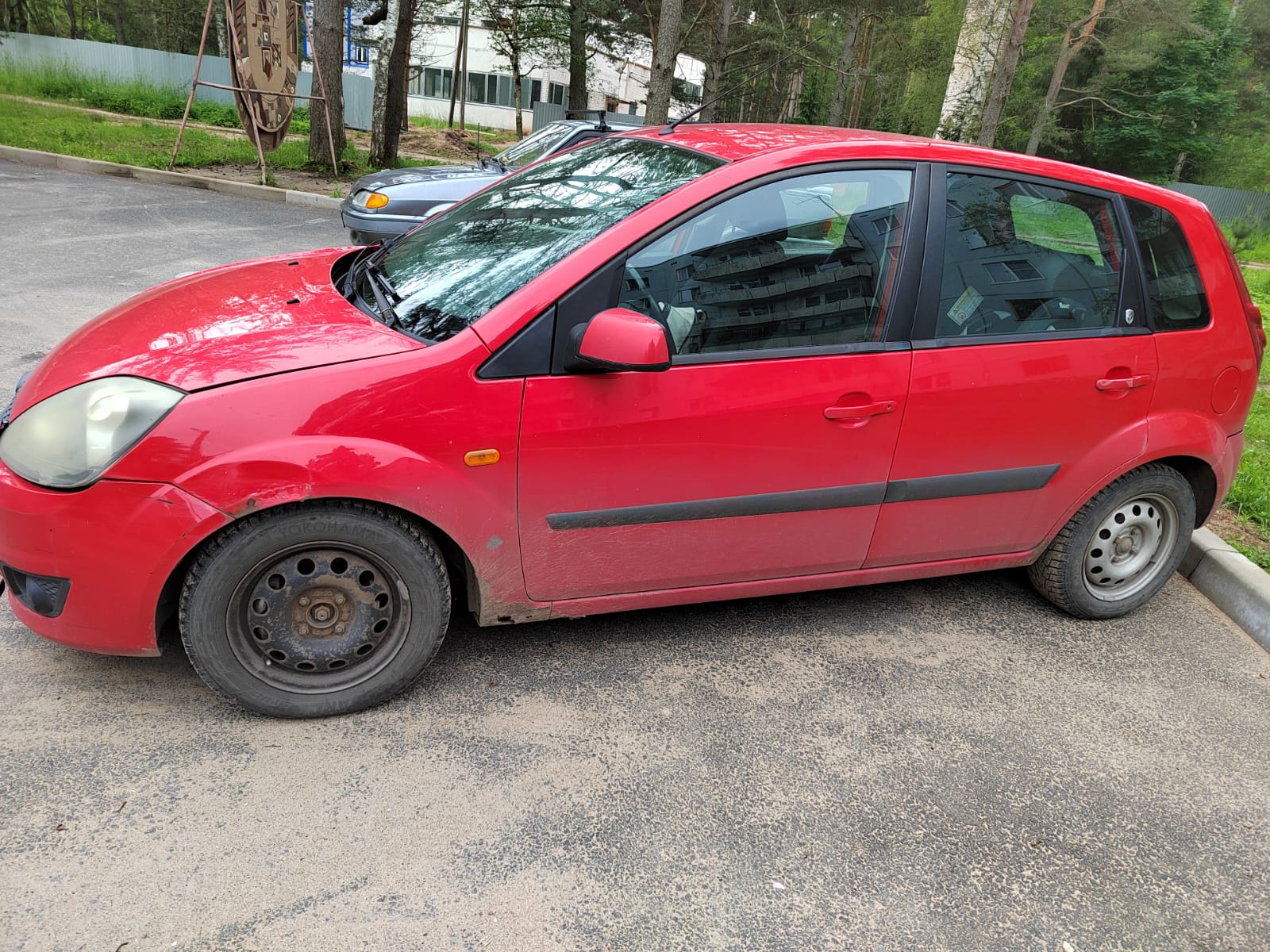 Автомобиль марки ФОРД модель ФИЕСТА 2008 г.в. VIN-номер WF0HXXGAJH8K63007. Автомобиль находится в залоге у ПАО Совкомбанк