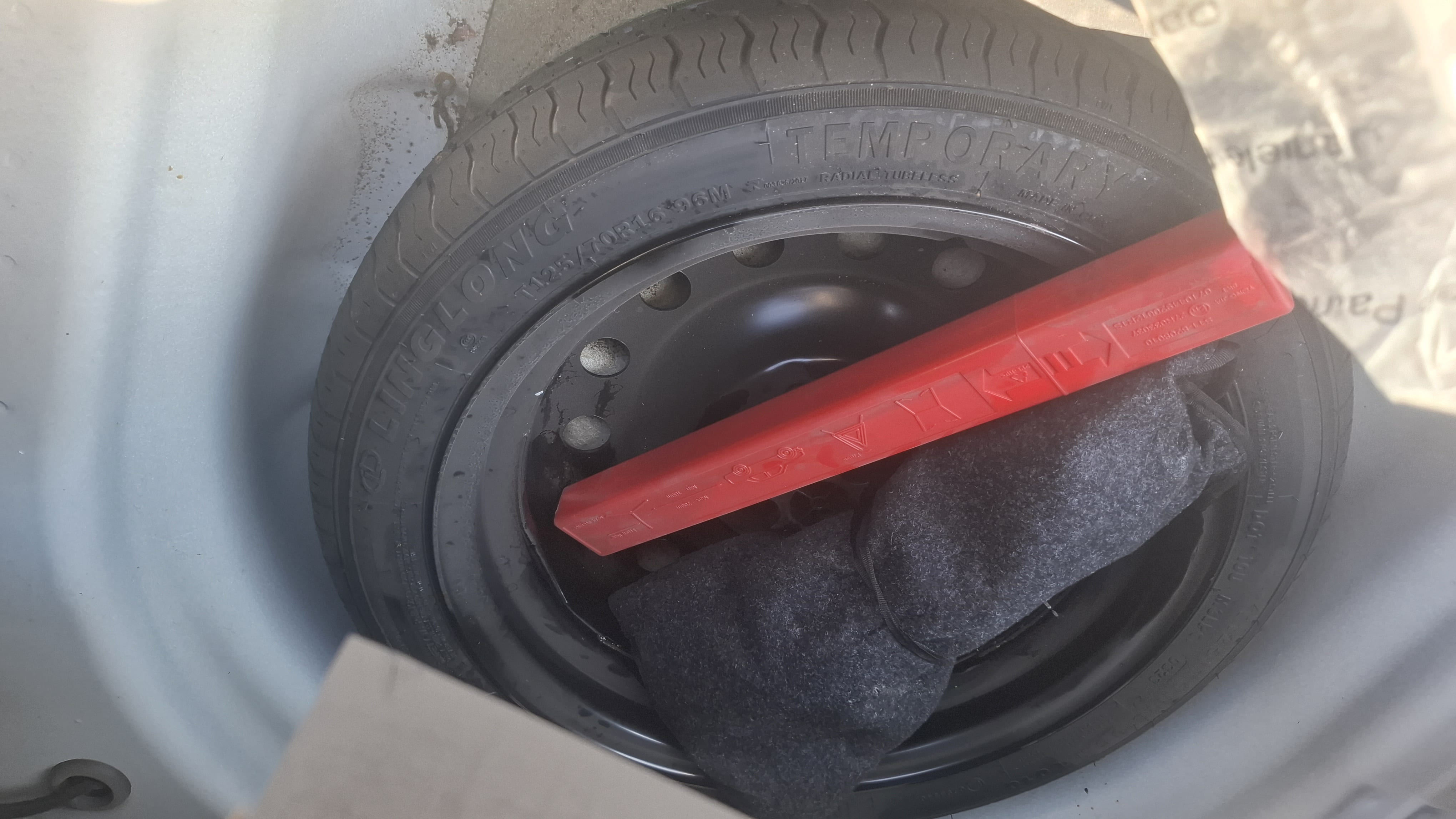 Автомобиль марки KAIYI модель E5 2023 г.в. VIN-номер XUUJA2G25P0008982