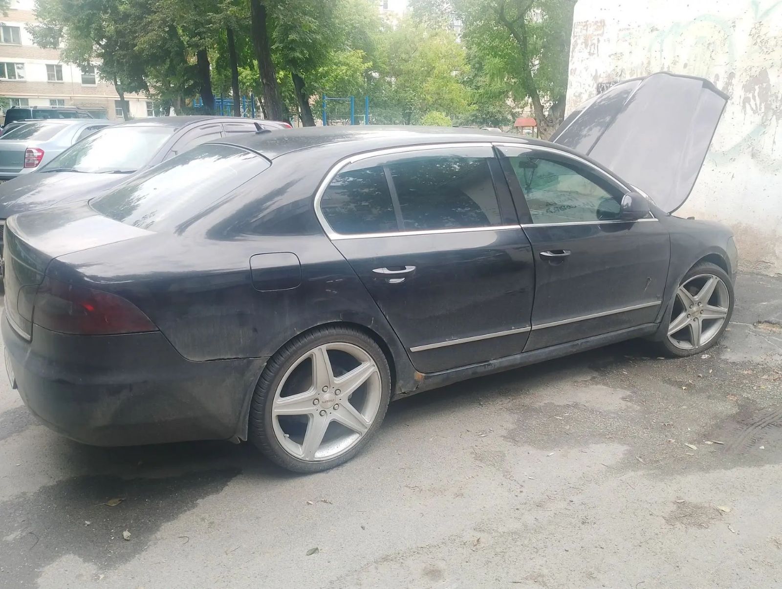 Автомобиль марки SKODA модель Superb 2010 г.в. VIN-номер XW8AB43T2BK300047