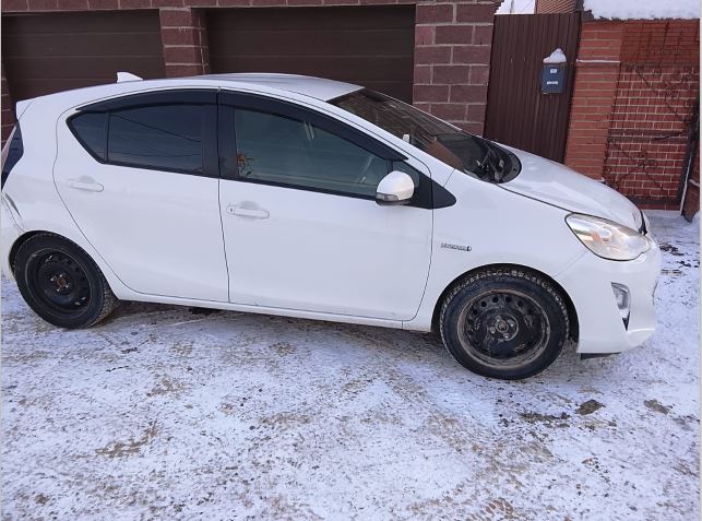 автомобиль марки: TOYOTA, модель: AQUA HYBRID, год выпуска: 2015 г., кузов №: NHP106426748
