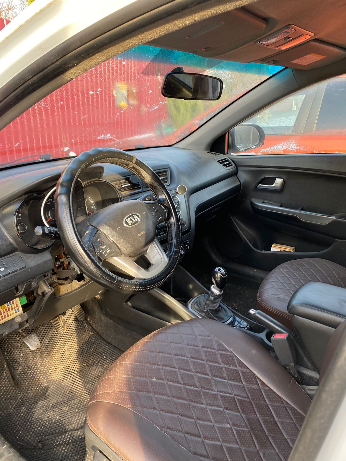 Автомобиль марки KIA модель Rio 2014 г.в. VIN-номер Z94CB41AAFR239475