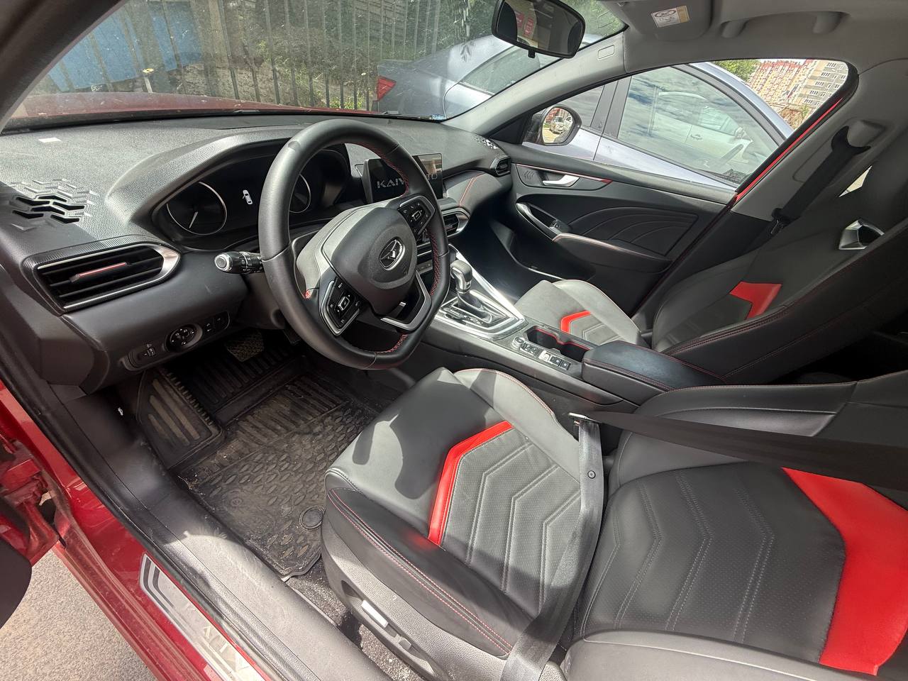Автомобиль марки KAIYI модель E5 2023 г.в. VIN-номер XUUJA2G28P0002402. Имеются аресты и ограничения в рамках действующего законодательства. Залог в пользу ПАО "Совкомбанк"