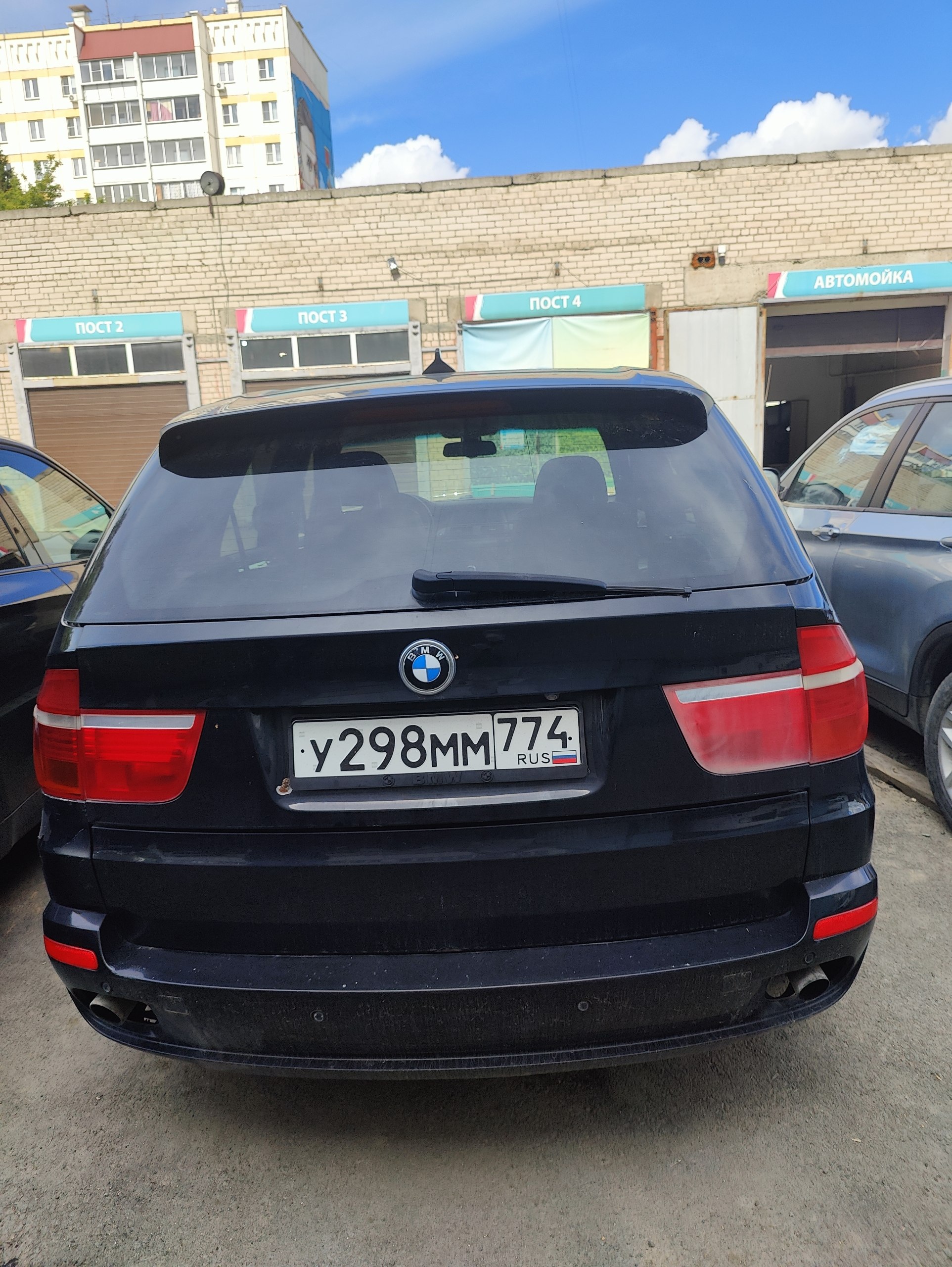 Автомобиль марки BMW модель X5 2008 г.в. VIN-номер WBAFF41040L125495