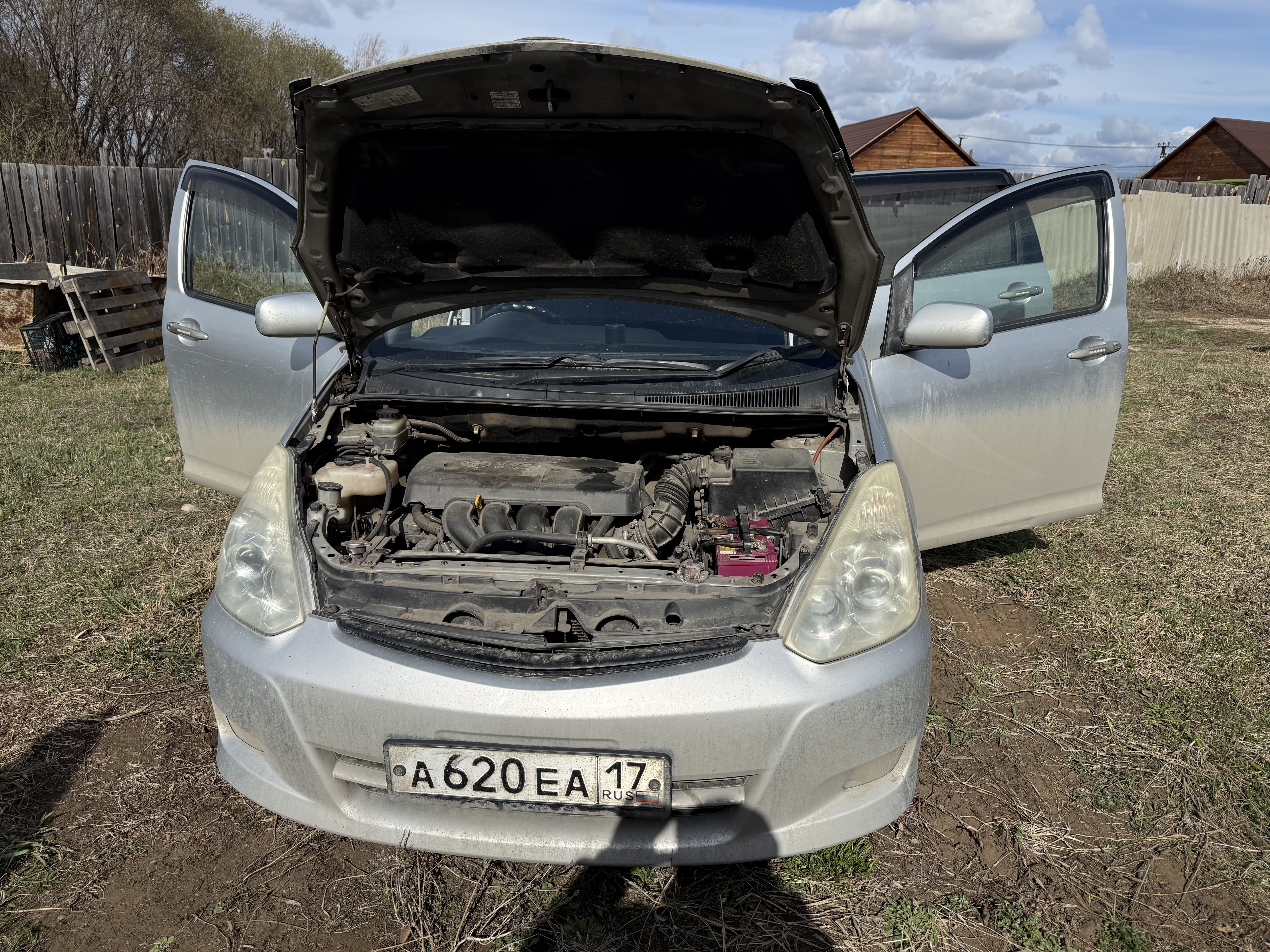 Легковой автомобиль Автомобиль марки TOYOTA модель wich 2005 г.в. номер кузова ZNE100287417