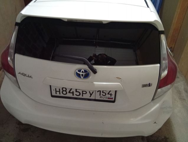 автомобиль марки: TOYOTA, модель: AQUA HYBRID, год выпуска: 2015 г., кузов №: NHP106426748