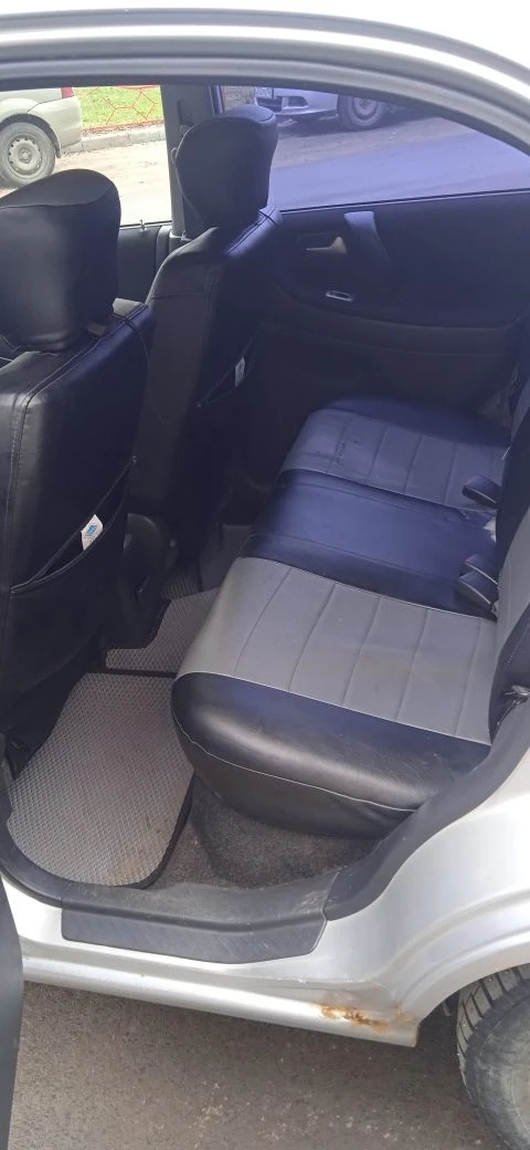 Легковой автомобиль марки: SUZUKI модель: Liana, год выпуска: 2005 г., идентификационный номер (VIN): JSAERB31S00200439. В залоге перед Совкомбанк (ПАО).