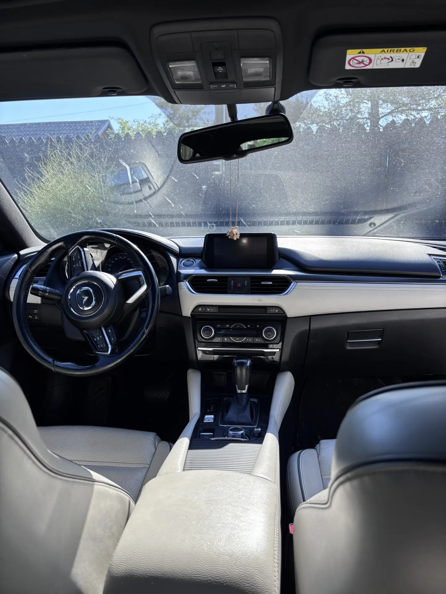 Легковой автомобиль марки: MAZDA, модели: 6, год выпуска: 2018 г., кузов №: JMZGJ523801546105, идентификационный номер (VIN): RUMGJ523802006429, в залоге у ПАО «Совкомбанк»