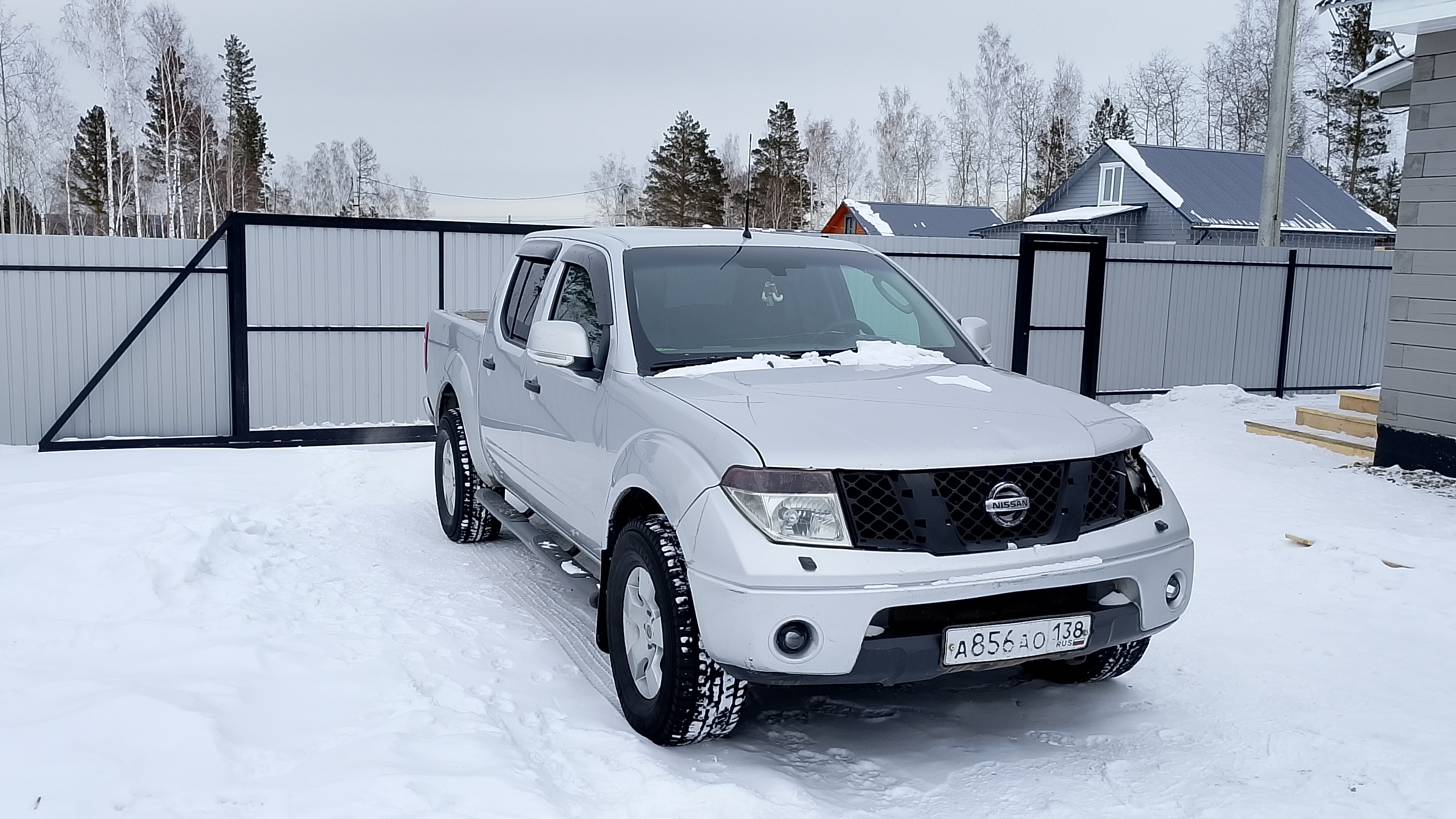 Автомобиль марки НИССАН модель НАВАРА 2,5D SЕ 2007 г.в. VIN-номер VSKCVND40U0257745