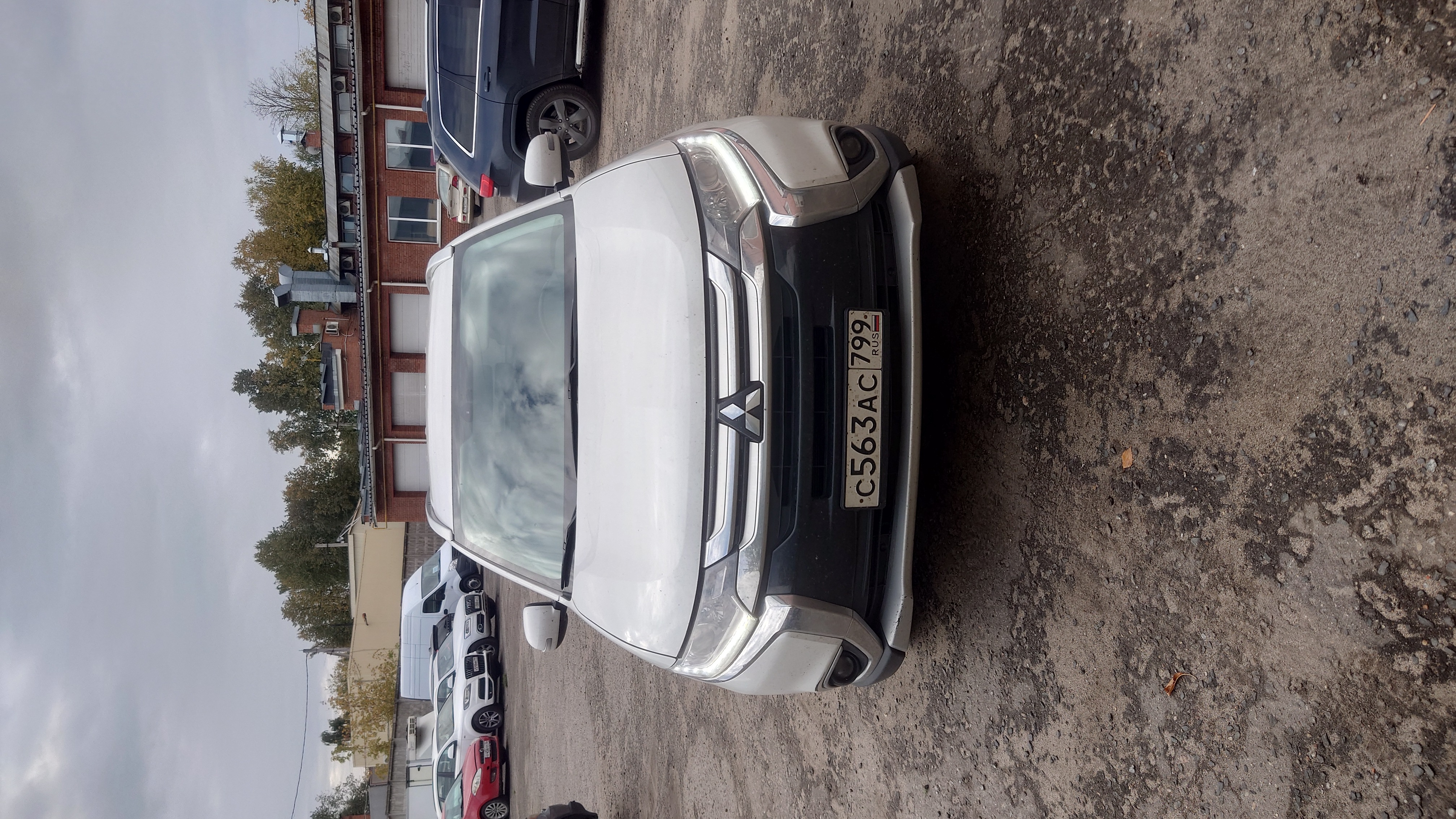 Автомобиль MITSUBISHI OUTLANDER, VIN - Z8TXTGF2WHM028279, 2017 года выпуска.