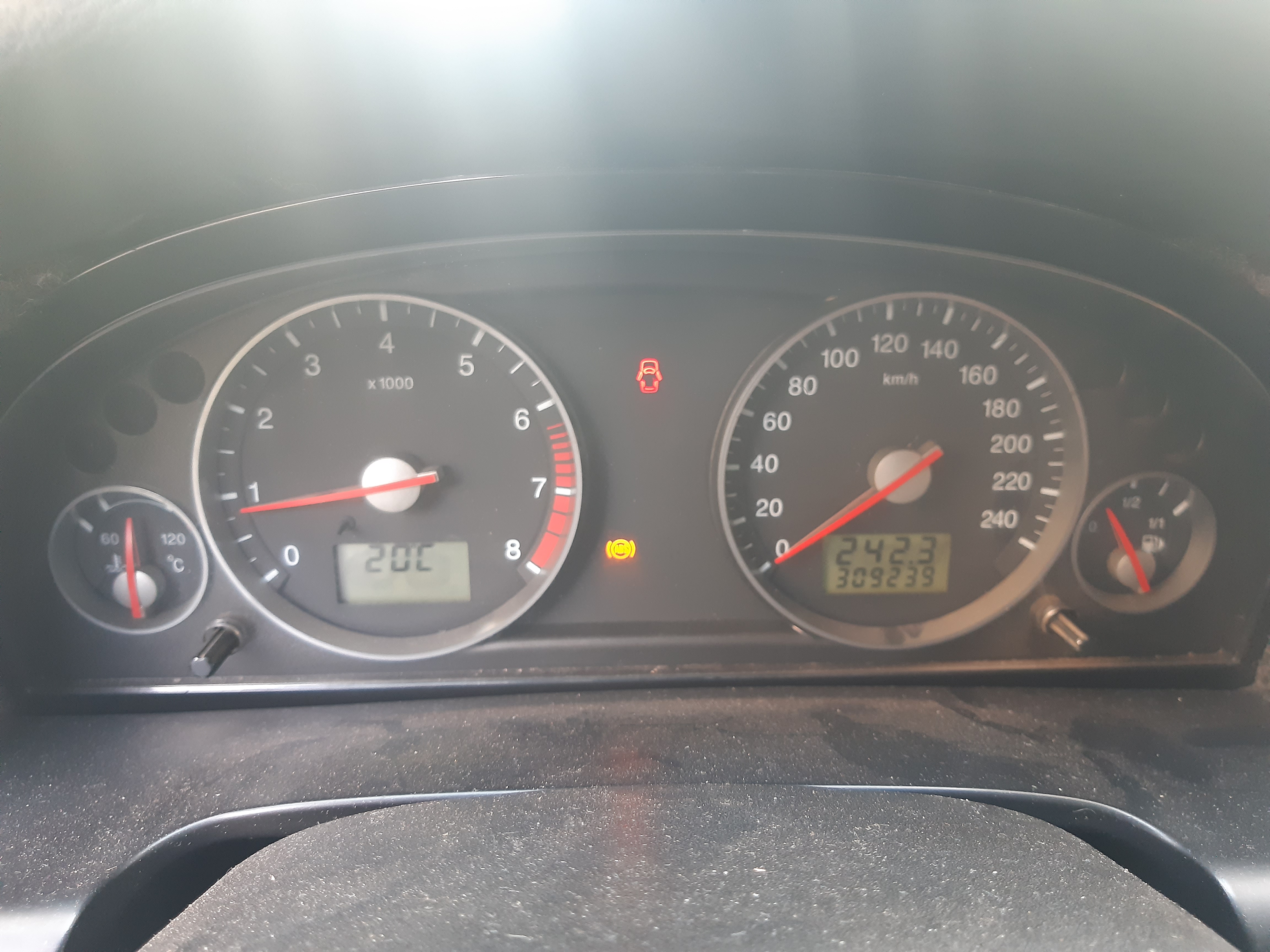 Автомобиль марки FORD модель MONDEO, 2004 года выпуска, VIN-номер WF04XXGBB44C75826
