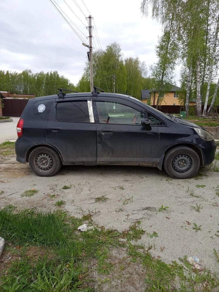 Автомобиль марки HONDA модель fit, 2002 г.в., номер кузова: GD21010162.