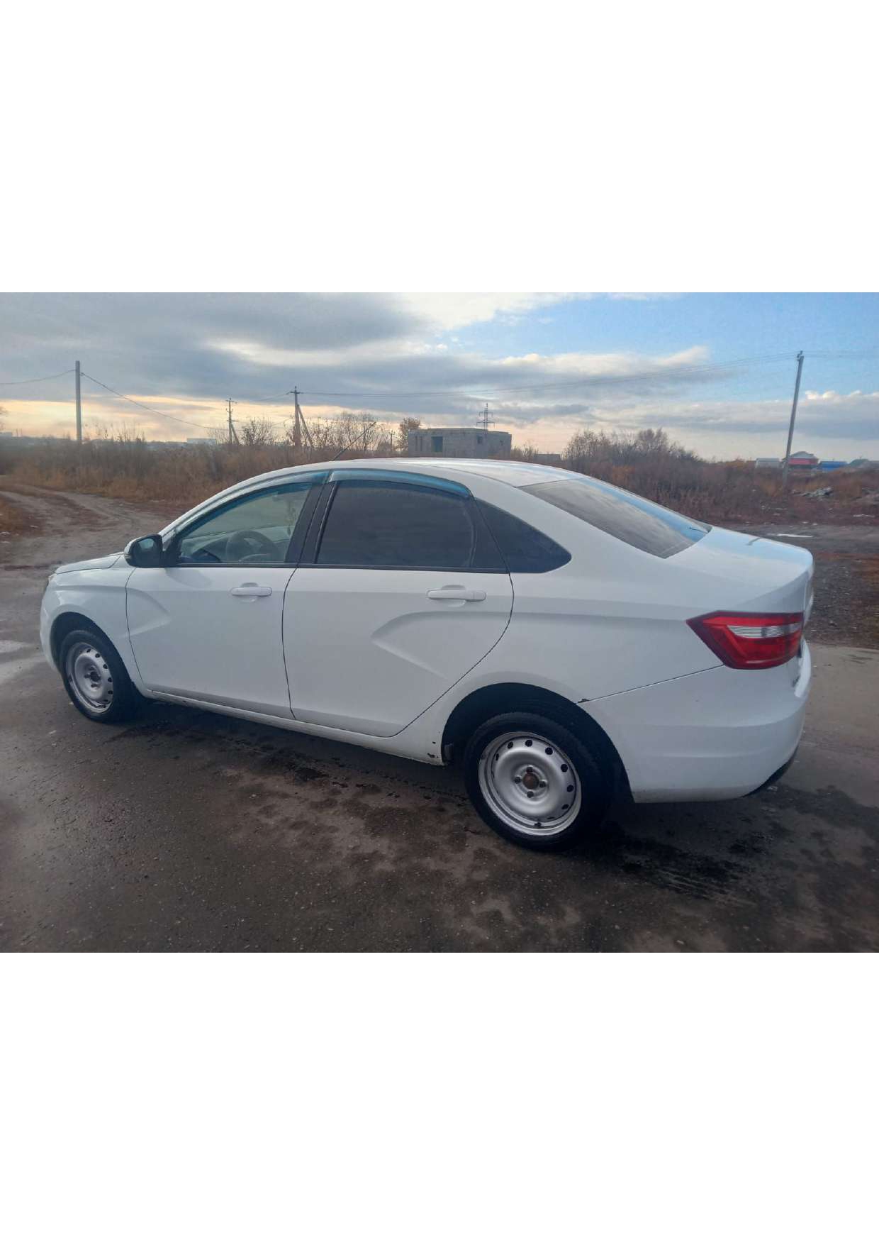 Легковой автомобиль марки: LADA, модели GFL 110 LADA VESTA, год выпуска 2018, кузов № XTAGFL110KY255087, идентификационный номер (VIN): XTAGFL110KY255087, находится в залоге у ПАО «СОВКОМБАНК».