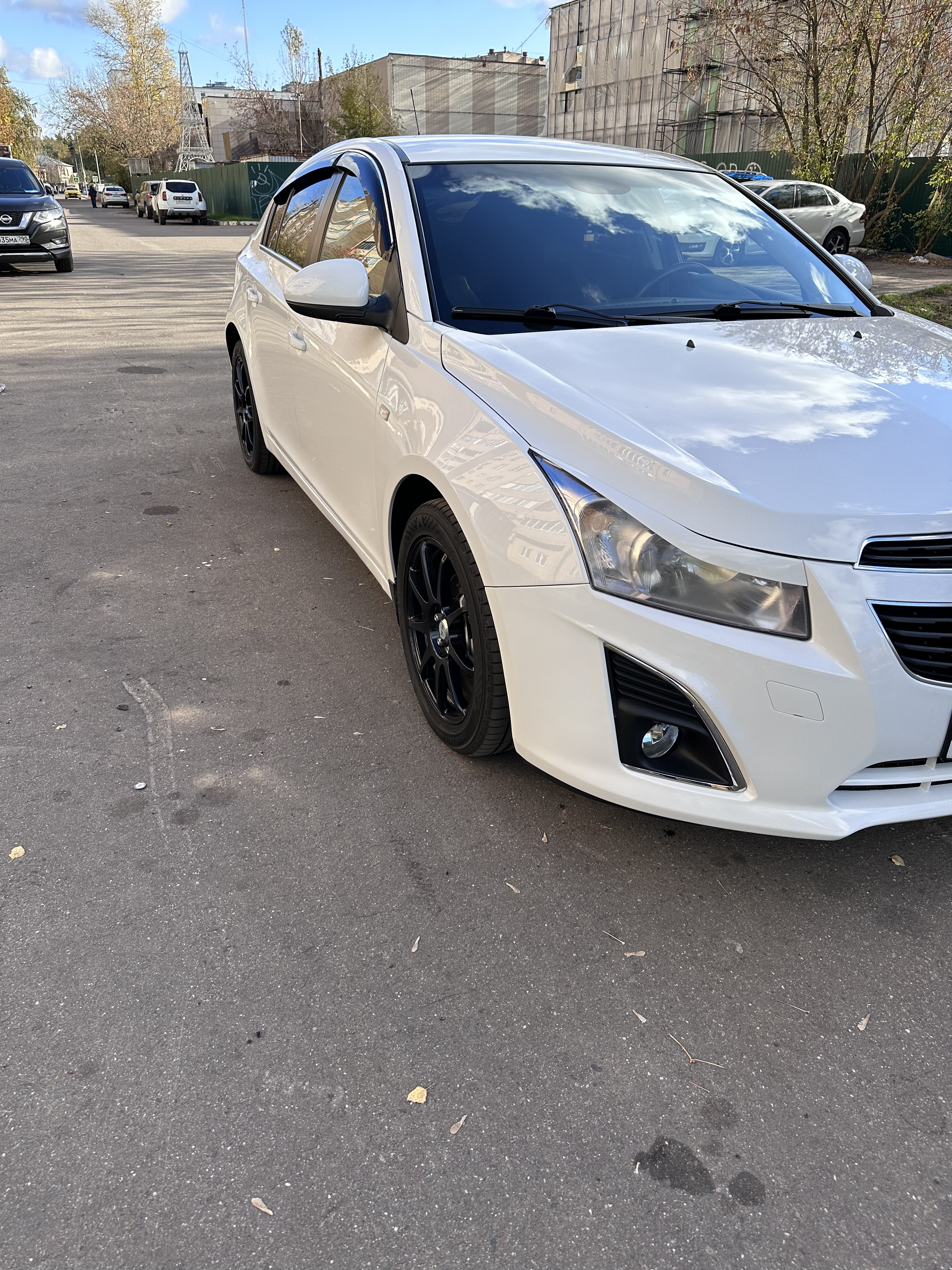 Легковой автомобиль марки: Chevrolet, модель: Cruze KL1J, год выпуска: 2013 г., идентификационный номер (VIN): XUFJF685JD3019527. Является предметом залога ПАО "Совкомбанк"