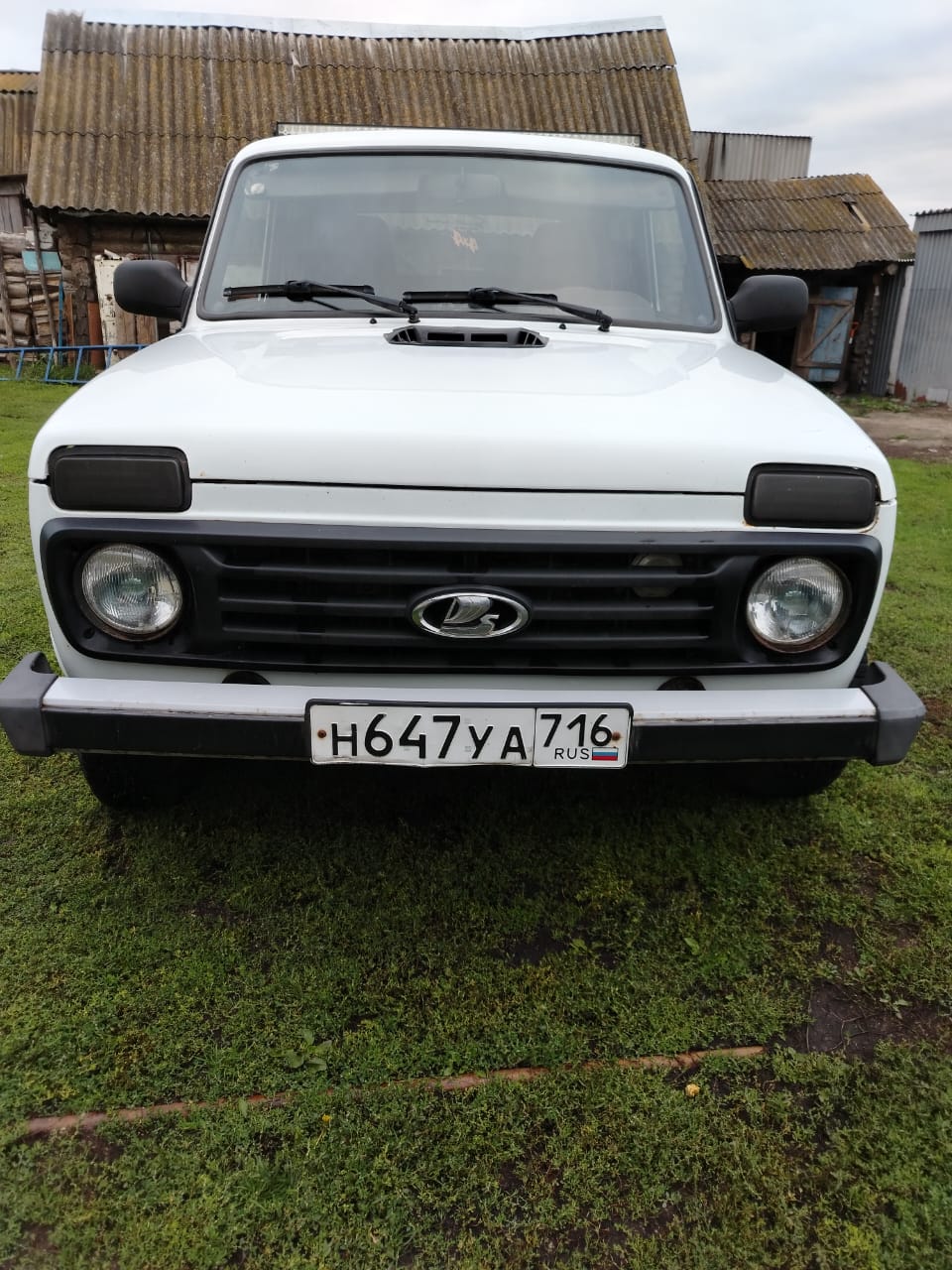 Автомобиль марки LADA модель 212140 2016 г.в. VIN-номер XTA212140H2267402