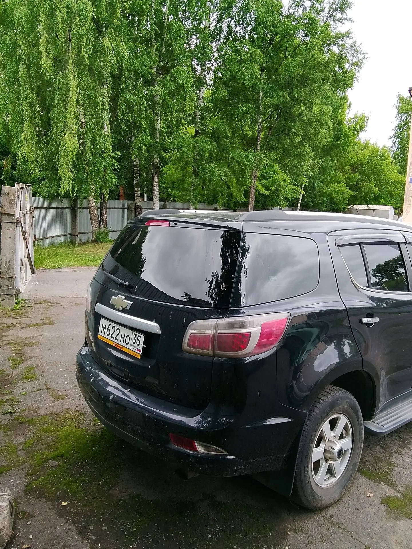 Легковой автомобиль марки: CHEVROLET, модели: Trailblazer, год выпуска: 2014 г., идентификационный номер (VIN): XUF156MH0D3002722 (находится в залоге у ПАО Совкомбанк).