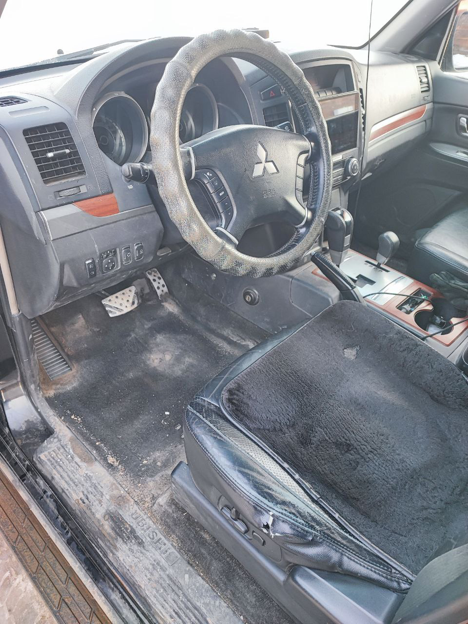 Легковой автомобиль марки: MITSUBISHI, модель: Pajero 3.8 LWB, год выпуска: 2008 г., идентификационный номер (VIN): JMBLYV97W8J000834.