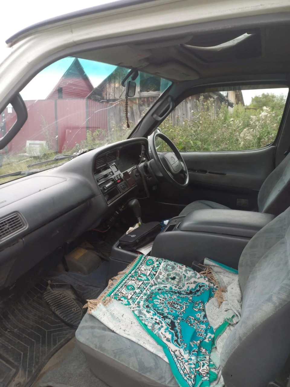 Автомобиль марки TOYOTA модель HIACE 2000 г.в. номер кузова LH1780023802