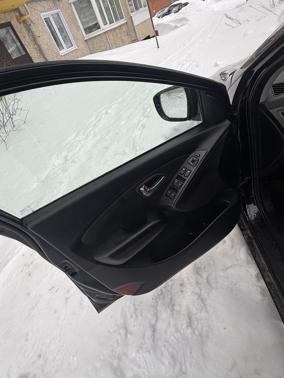 HYUNDAI модель IX35 2012 г.в. VIN-номер TMAJU81BADJ386799