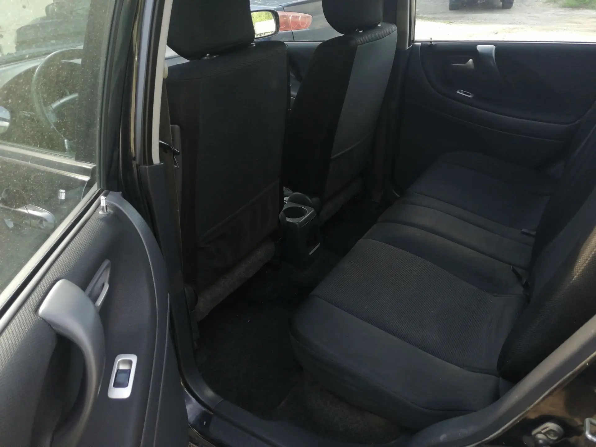 Разукомалектованный автомобиль марки SUZUKI модель Liana 2006 г.в. VIN-номер JSAERD31S00350819 (в залоге у ПАО "Совкомбанк")