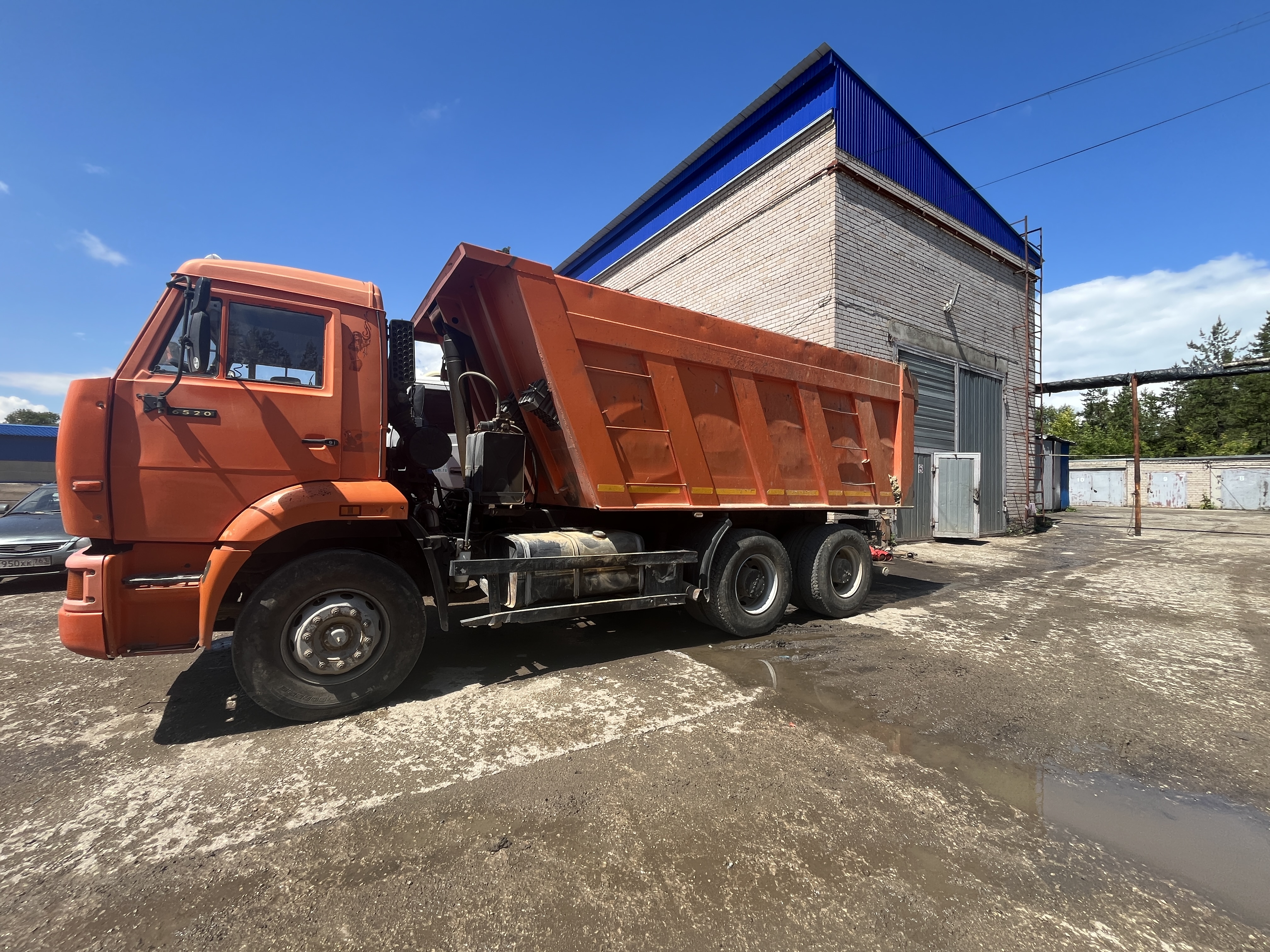 Автомобиль марки KAMAZ модель 6520 2013 г.в. VIN-номер X1F652000D0000037